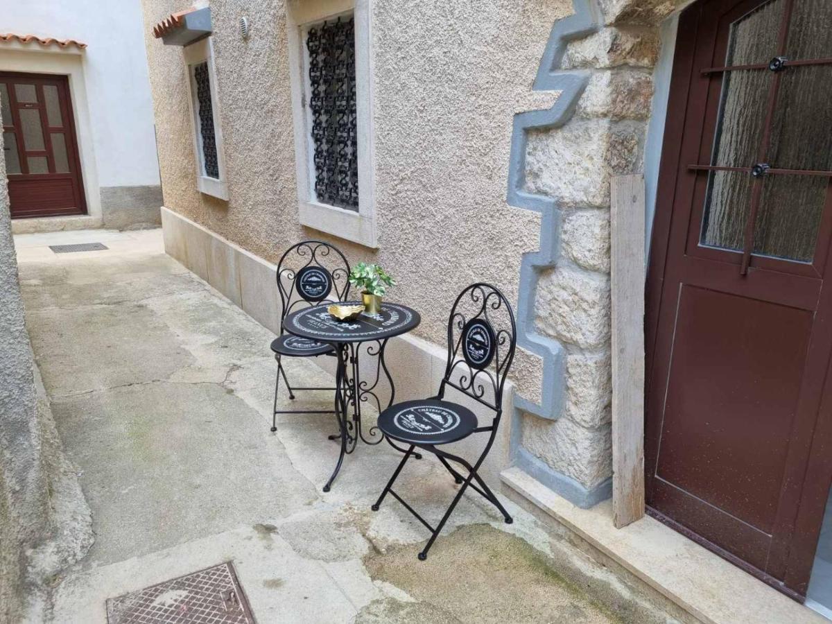 Apartman Ivano Cres Apartment Exterior photo