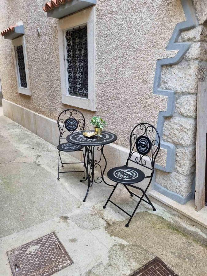 Apartman Ivano Cres Apartment Exterior photo