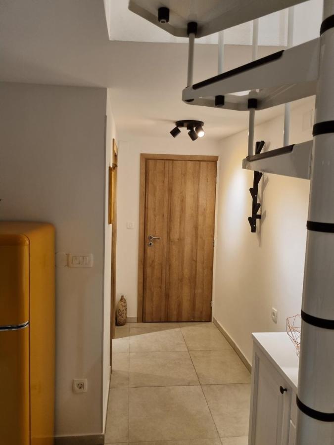 Apartman Ivano Cres Apartment Exterior photo